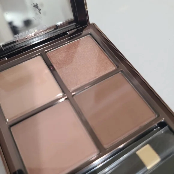 Neutral Brow and Eye Palette - Warm Brown Shades - Picture 3 of 6